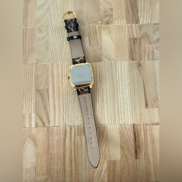 Joan Rivers ladies square gold tone animal print watch NEW BATTERY - Picture 7 of 11